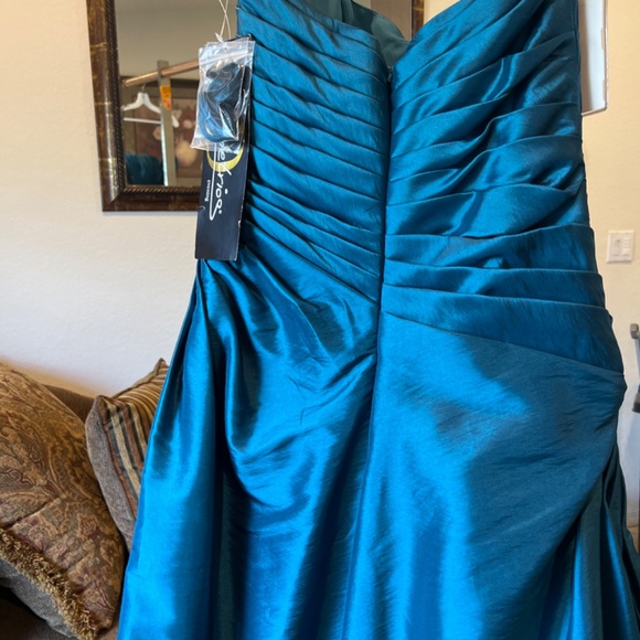 Full length evening dress - size 6 - teal color - Picture 4 of 8